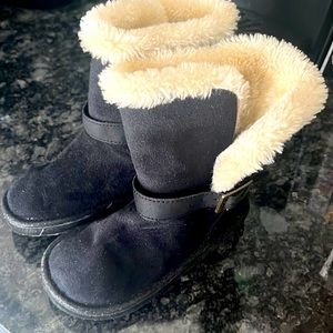 Oshkosh black boots size toddler size 8